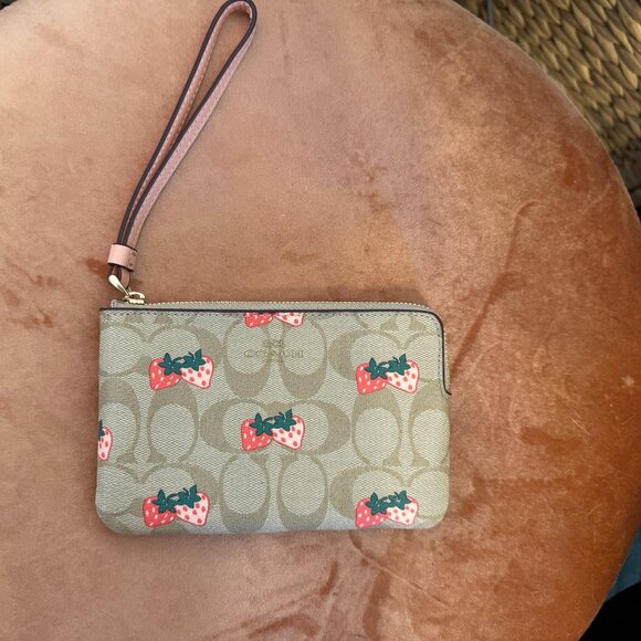 Coach Wristlet Wallet Strawberries - Picture 1 of 6
